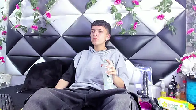 Megan Thompson  online show from November 2025 02:02:01 AM