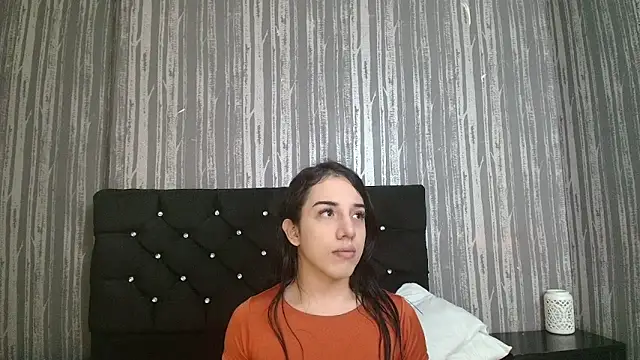 Alicee Moonn online show from May 2026 06:56:02 PM