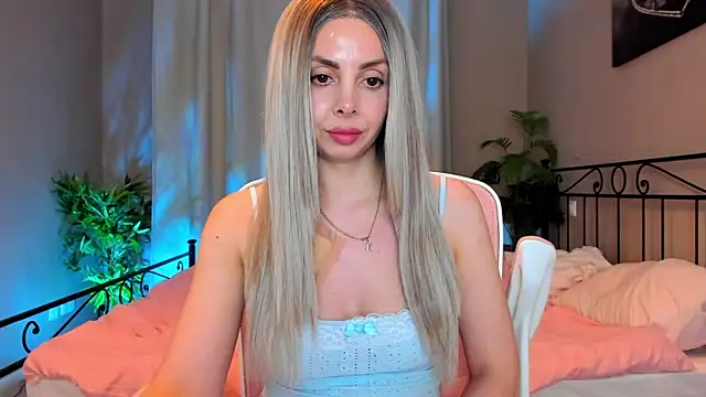 VelvetEliza online show from April 2026 08:28:02 PM