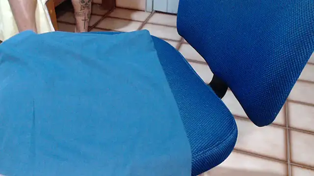 Snapshot of Stronggsexy chatting on December 2025 10:27:02 PM Stronggsexy online show from December 2025 10:27:02 PM