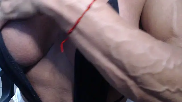 Snapshot of Stronggsexy chatting on February 2026 01:15:02 AM Stronggsexy online show from February 2026 01:15:02 AM