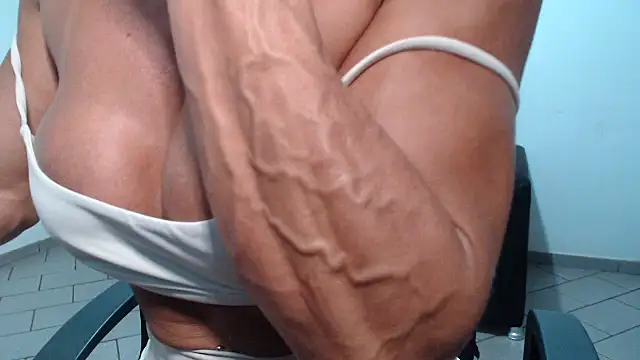 Snapshot of Stronggsexy chatting on February 2026 10:25:02 PM Stronggsexy online show from February 2026 10:25:02 PM