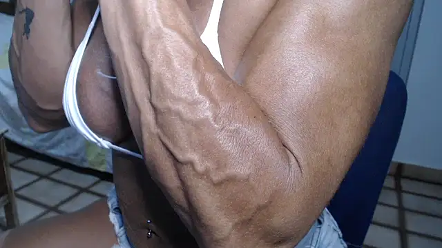 Snapshot of Stronggsexy chatting on February 2026 04:24:01 AM Stronggsexy online show from February 2026 04:24:01 AM