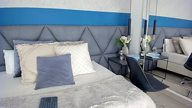 Mia Roswell online show from October 2025 11:03:02 PM