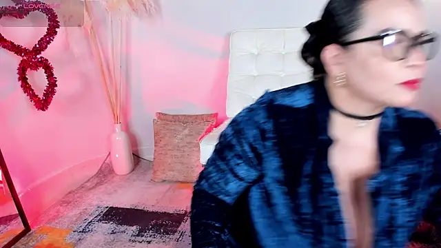 DivaFlamme online show from September 2025 04:47:02 AM