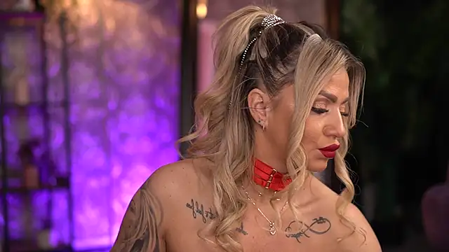 Snapshot of AlmaVelia chatting on October 2025 07:36:02 PM AlmaVelia online show from October 2025 07:36:02 PM