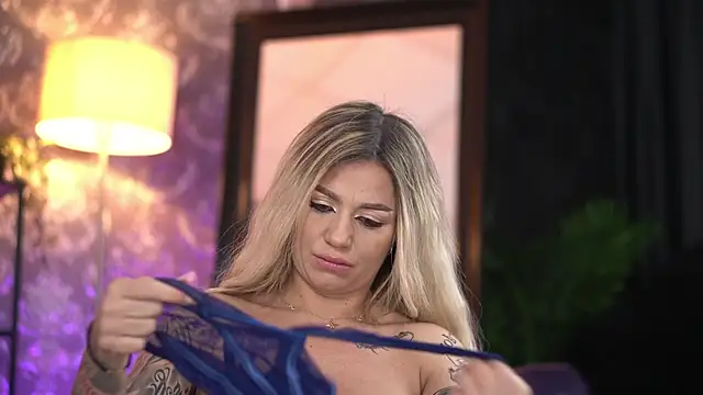 Snapshot of AlmaVelia chatting on January 2026 10:04:01 PM AlmaVelia online show from January 2026 10:04:01 PM