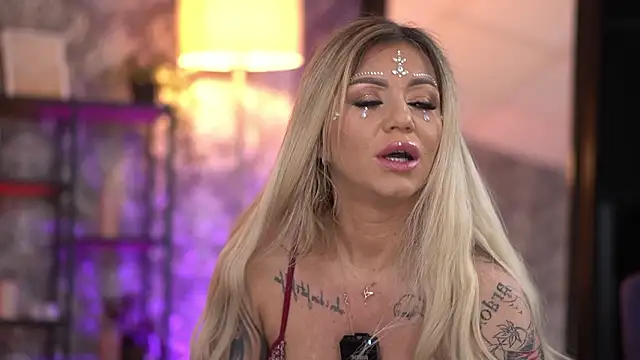 Snapshot of AlmaVelia chatting on January 2026 10:24:01 PM AlmaVelia online show from January 2026 10:24:01 PM