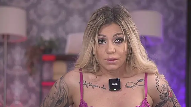 Snapshot of AlmaVelia chatting on February 2026 10:08:01 PM AlmaVelia online show from February 2026 10:08:01 PM