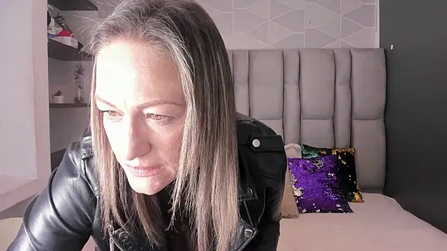 Charlot milf online show from October 2025 11:44:02 AM