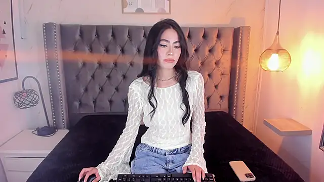 Anya Belth online show from May 2026 02:33:02 PM