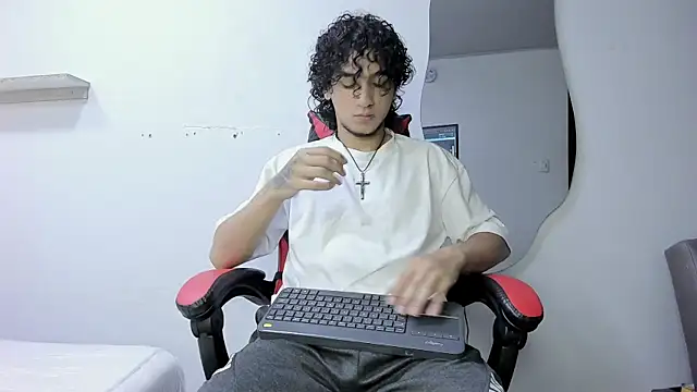 JackesTaylor online show from November 2025 04:44:02 AM