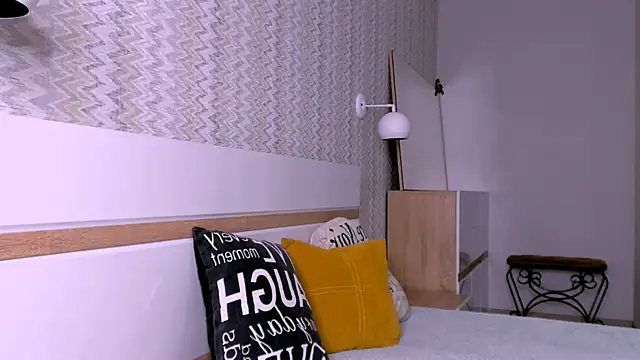 Snapshot of Elle_Pearl_ chatting on January 2026 07:33:01 AM Elle Pearl online show from January 2026 07:33:01 AM