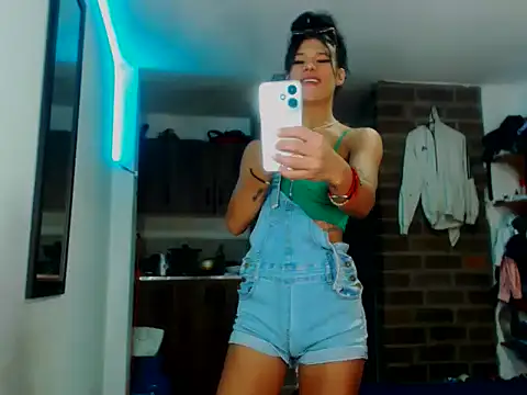 Snapshot of beautiful_taty chatting on October 2025 08:17:01 PM beautiful taty online show from October 2025 08:17:01 PM