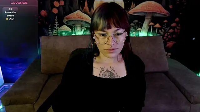 LunaBunny8 online show from September 2025 01:09:02 AM