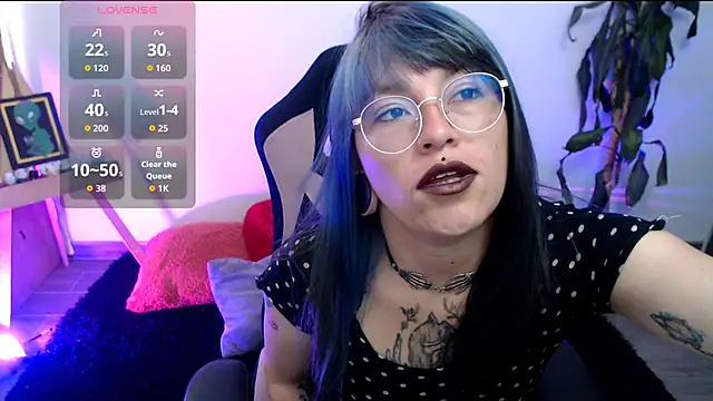 LunaBunny8 online show from November 2025 02:06:02 PM