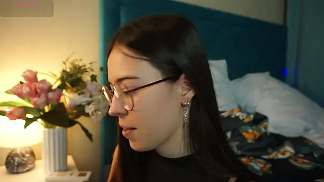 ywixos online show from November 2025 02:52:02 PM