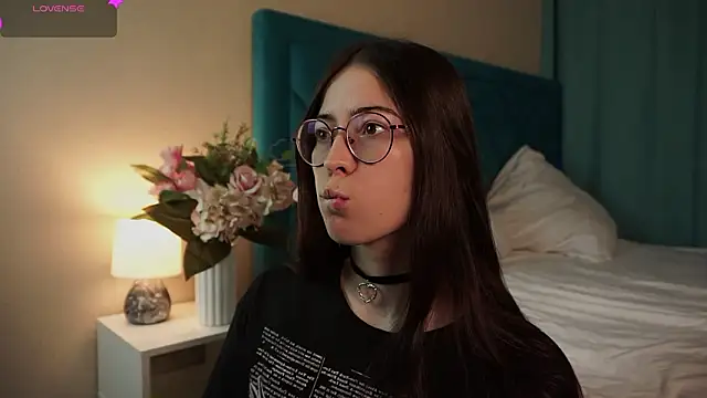 ywixos online show from February 2026 02:25:01 PM