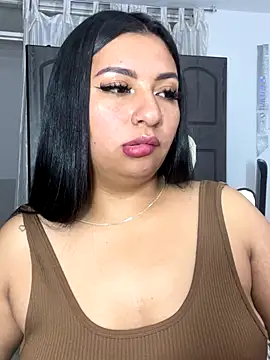 Issa Santana online show from November 2025 05:35:02 PM