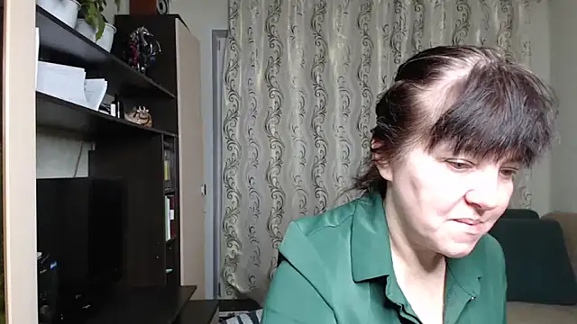 Snapshot of Illusionq chatting on November 2025 05:06:01 AM Illusionq online show from November 2025 05:06:01 AM