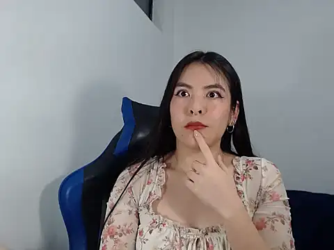 Snapshot of EloiseJun chatting on December 2025 04:18:02 AM EloiseJun online show from December 2025 04:18:02 AM