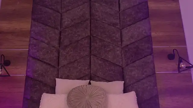 TiffValentinee  online show from October 2025 02:53:01 AM