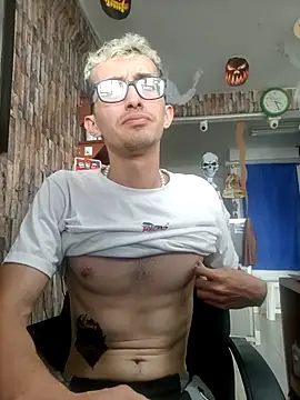 Snapshot of moorejhosua chatting on October 2025 08:20:02 PM moorejhosua online show from October 2025 08:20:02 PM