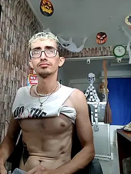 Snapshot of moorejhosua chatting on October 2025 08:53:02 PM moorejhosua online show from October 2025 08:53:02 PM