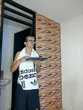 Snapshot of moorejhosua chatting on October 2025 12:31:01 PM moorejhosua online show from October 2025 12:31:01 PM