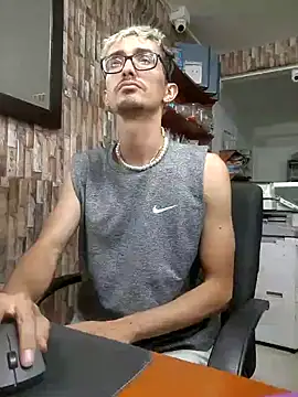 Snapshot of moorejhosua chatting on November 2025 08:53:02 PM moorejhosua online show from November 2025 08:53:02 PM