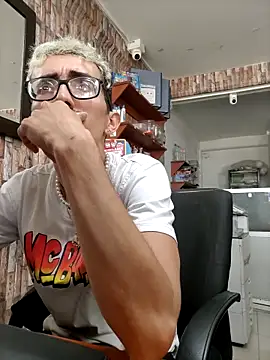 Snapshot of moorejhosua chatting on November 2025 03:12:01 PM moorejhosua online show from November 2025 03:12:01 PM