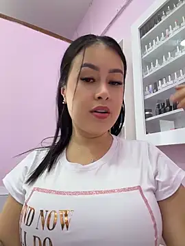 CrisMarulanda online show from May 2026 04:48:01 PM