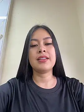 CrisMarulanda online show from June 2026 04:42:01 PM