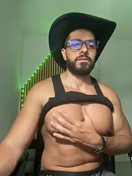 Snapshot of magnumchris chatting on February 2026 04:27:02 AM magnumchris online show from February 2026 04:27:02 AM