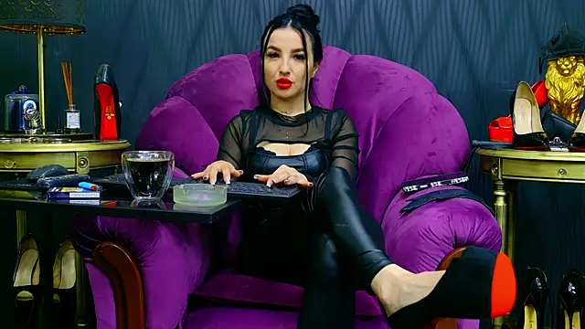 Snapshot of VivianReeve chatting on June 2026 12:14:02 PM VivianReeve online show from June 2026 12:14:02 PM