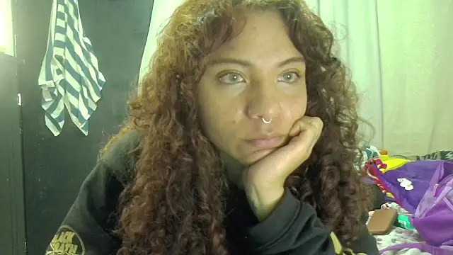 Snapshot of VioletV chatting on February 2026 01:01:02 AM VioletV online show from February 2026 01:01:02 AM