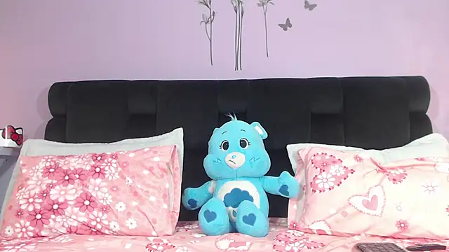 Snapshot of KendallWings chatting on October 2025 06:17:01 PM KendallWings online show from October 2025 06:17:01 PM