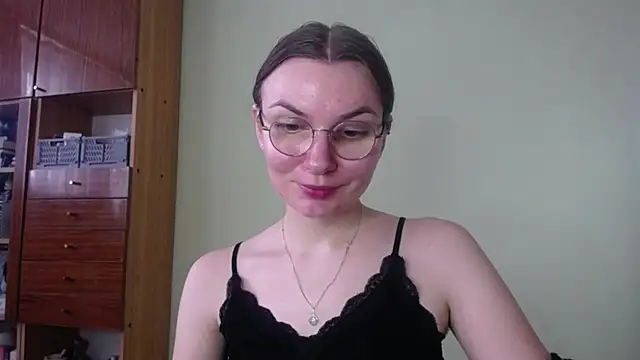 LooveELLYx online show from December 2024 11:00:01 AM