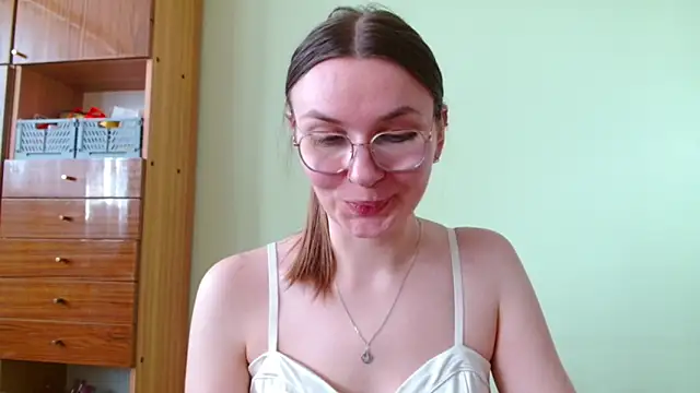 LooveELLYx online show from April 2026 01:26:02 PM