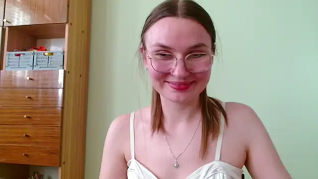 LooveELLYx online show from April 2026 05:30:01 PM