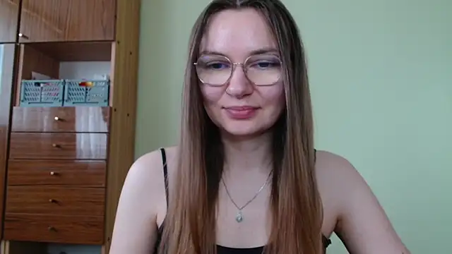 Snapshot of LooveELLYx chatting on June 2026 06:31:01 AM LooveELLYx online show from June 2026 06:31:01 AM
