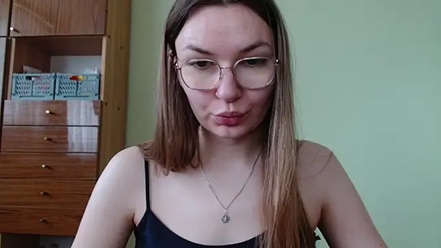 Snapshot of LooveELLYx chatting on June 2026 06:52:02 AM LooveELLYx online show from June 2026 06:52:02 AM