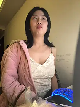 Olivia-l online show from November 2025 04:28:02 PM