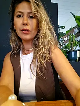 CelynaRoss online show from July 2026 07:19:01 PM