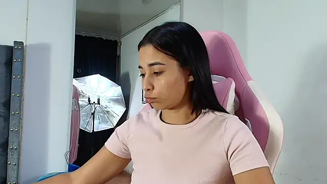Snapshot of GraceWallace_ chatting on April 2026 02:36:01 AM GraceWallace online show from April 2026 02:36:01 AM