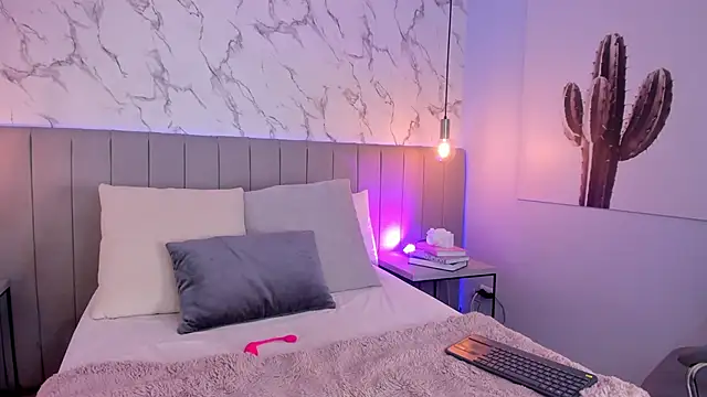 Karlla Brown online show from October 2025 01:45:01 PM