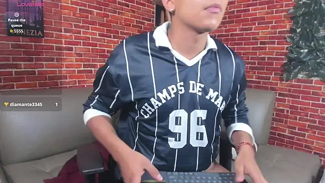 Thiago Kozak online show from May 2026 07:56:02 PM