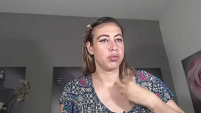 Snapshot of AntonellaBlanc chatting on May 2026 04:52:01 AM AntonellaBlanc online show from May 2026 04:52:01 AM