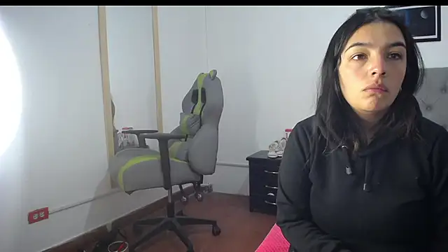 Snapshot of Esmeraldaa- chatting on September 2025 05:21:01 AM Esmeraldaa- online show from September 2025 05:21:01 AM