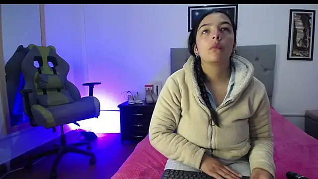 Snapshot of Esmeraldaa- chatting on September 2025 05:01:02 AM Esmeraldaa- online show from September 2025 05:01:02 AM